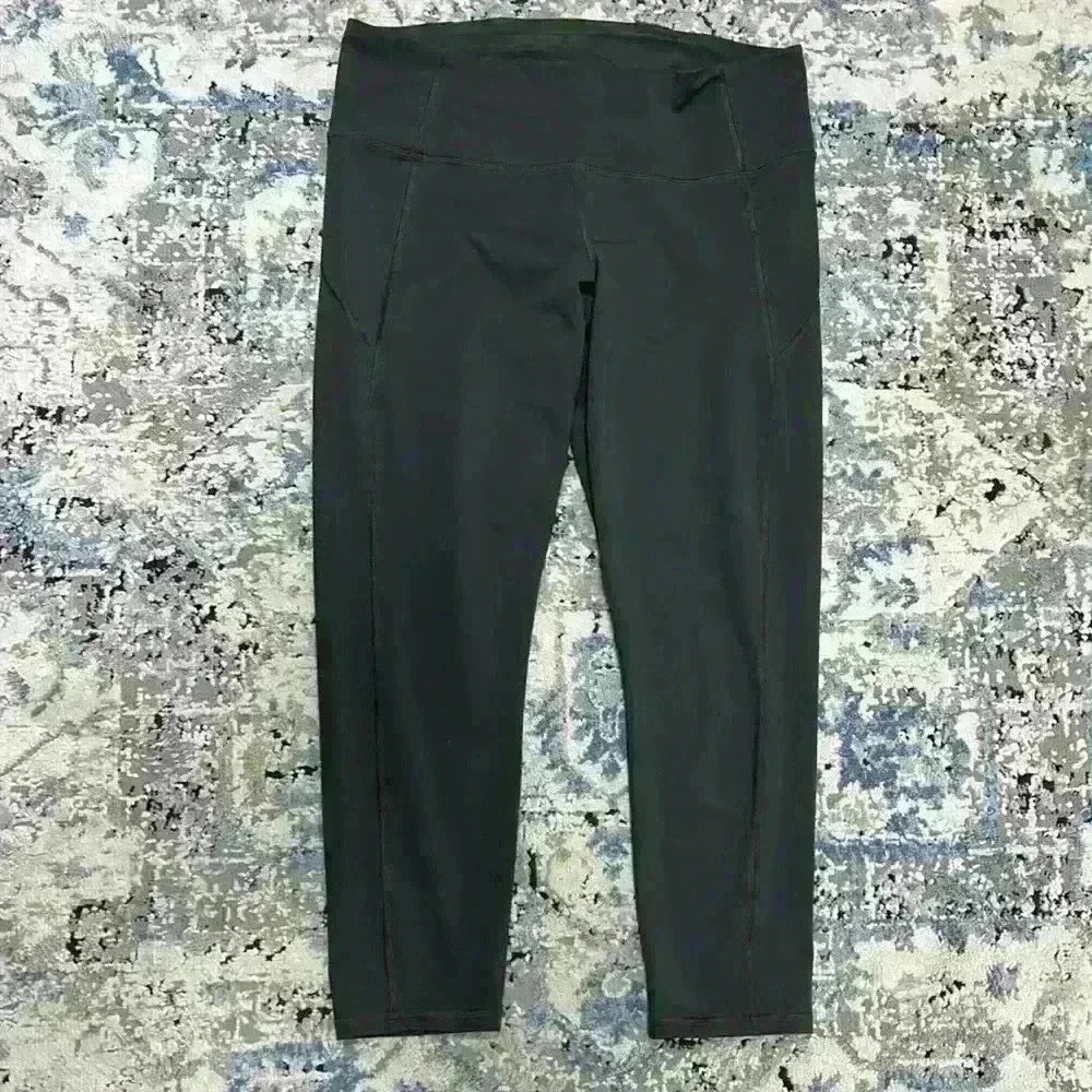 Under Armour cropped hunter green leggings - Picture 2 of 3